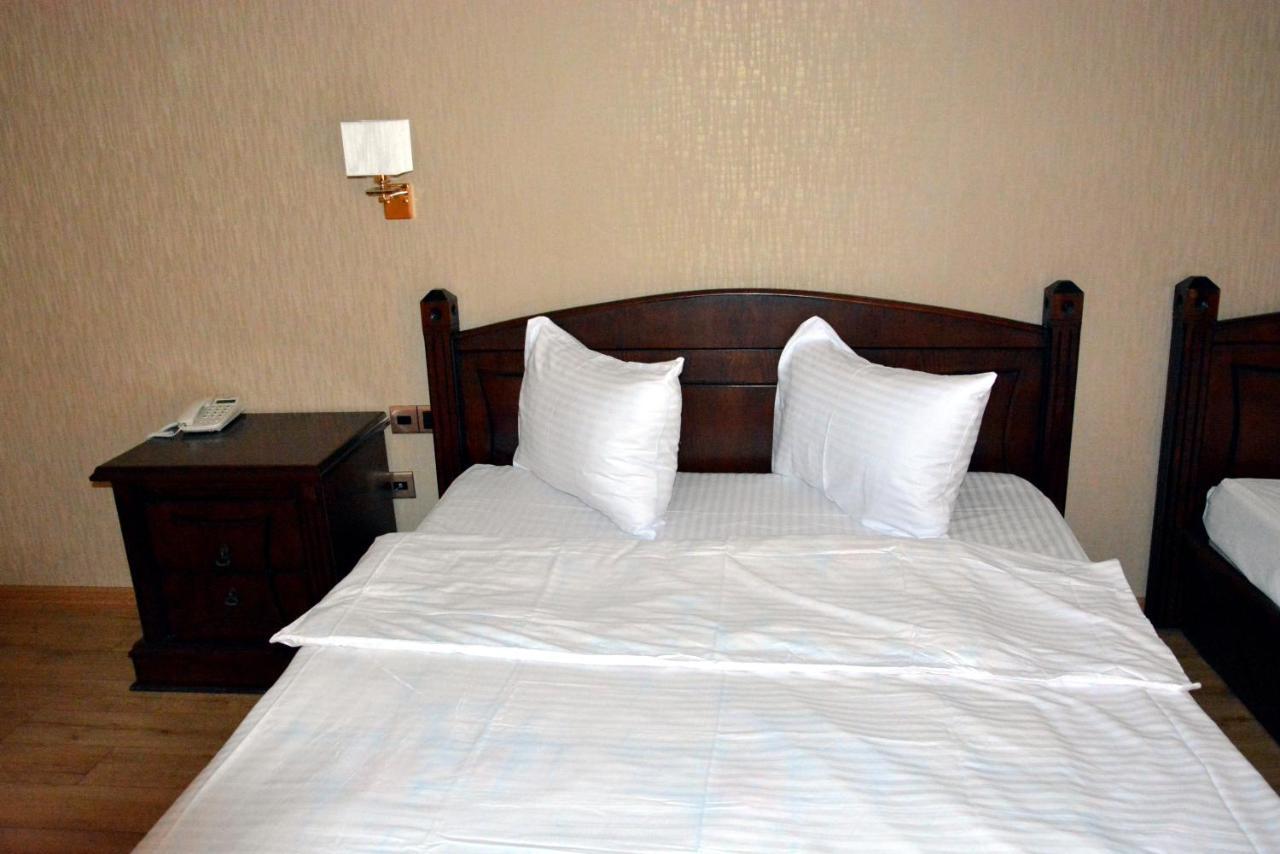 Deluxe Hotel Gjandža Exteriér fotografie