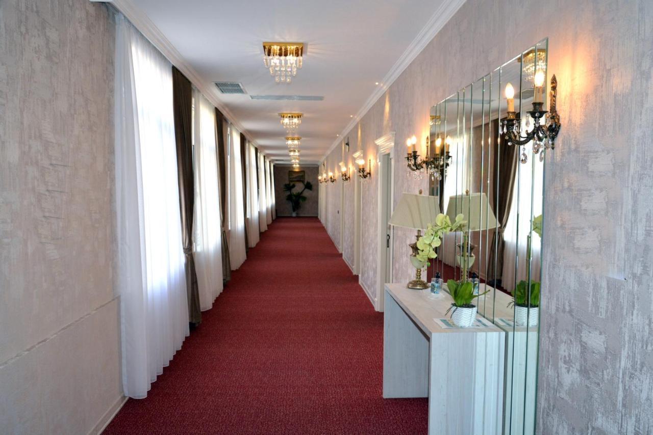 Deluxe Hotel Gjandža Exteriér fotografie