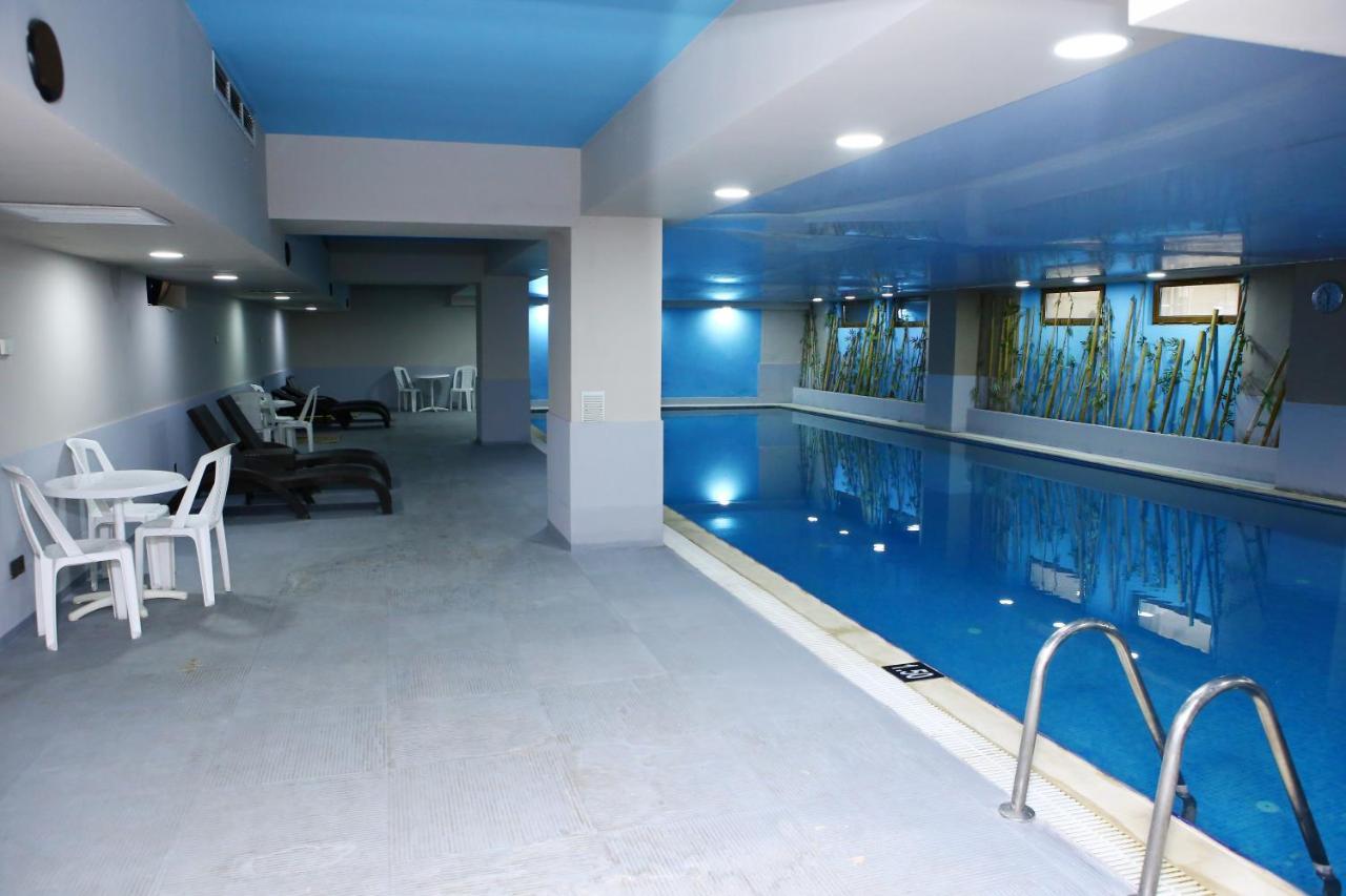 Deluxe Hotel Gjandža Exteriér fotografie