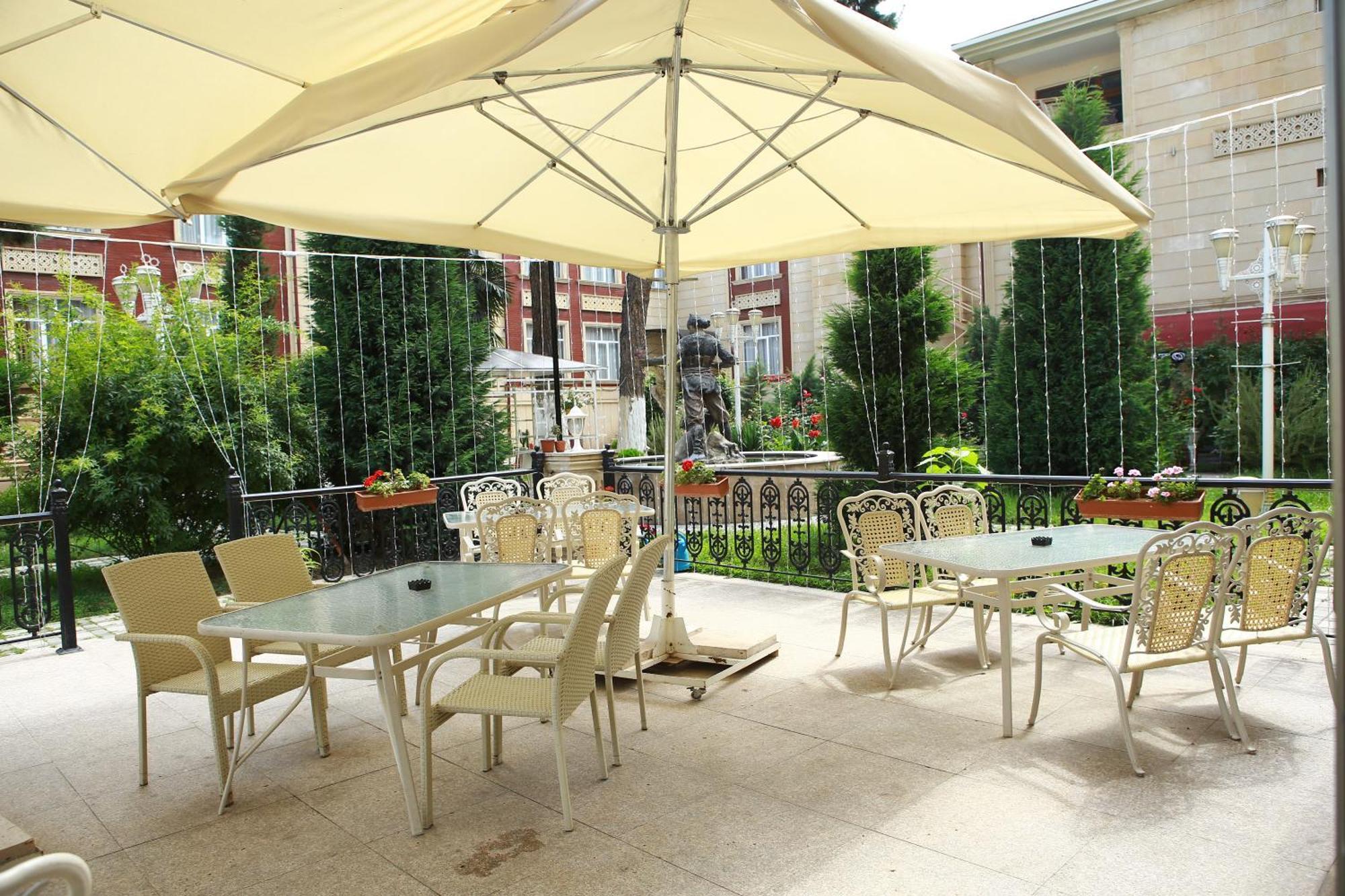 Deluxe Hotel Gjandža Exteriér fotografie